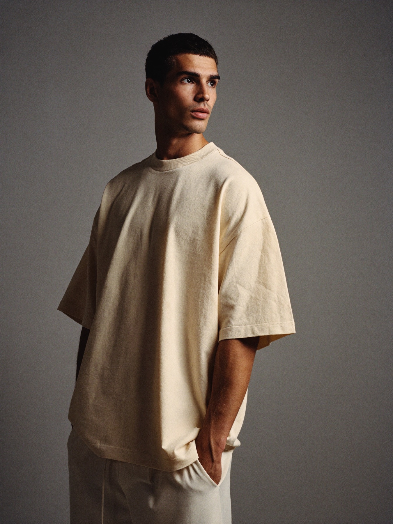 Model wearing the écru 420 GSM heavyweight tee
